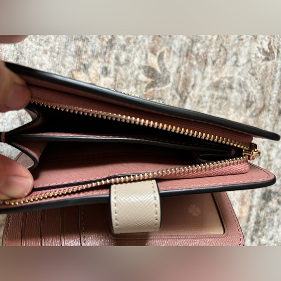 ♠️ Kate Spade Wallet ♠️ - Picture 4 of 5